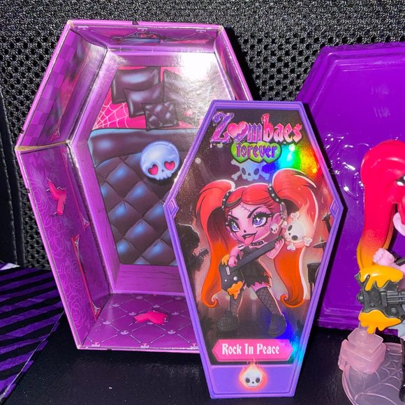 Zombaes Forever - Picture 3 of 14